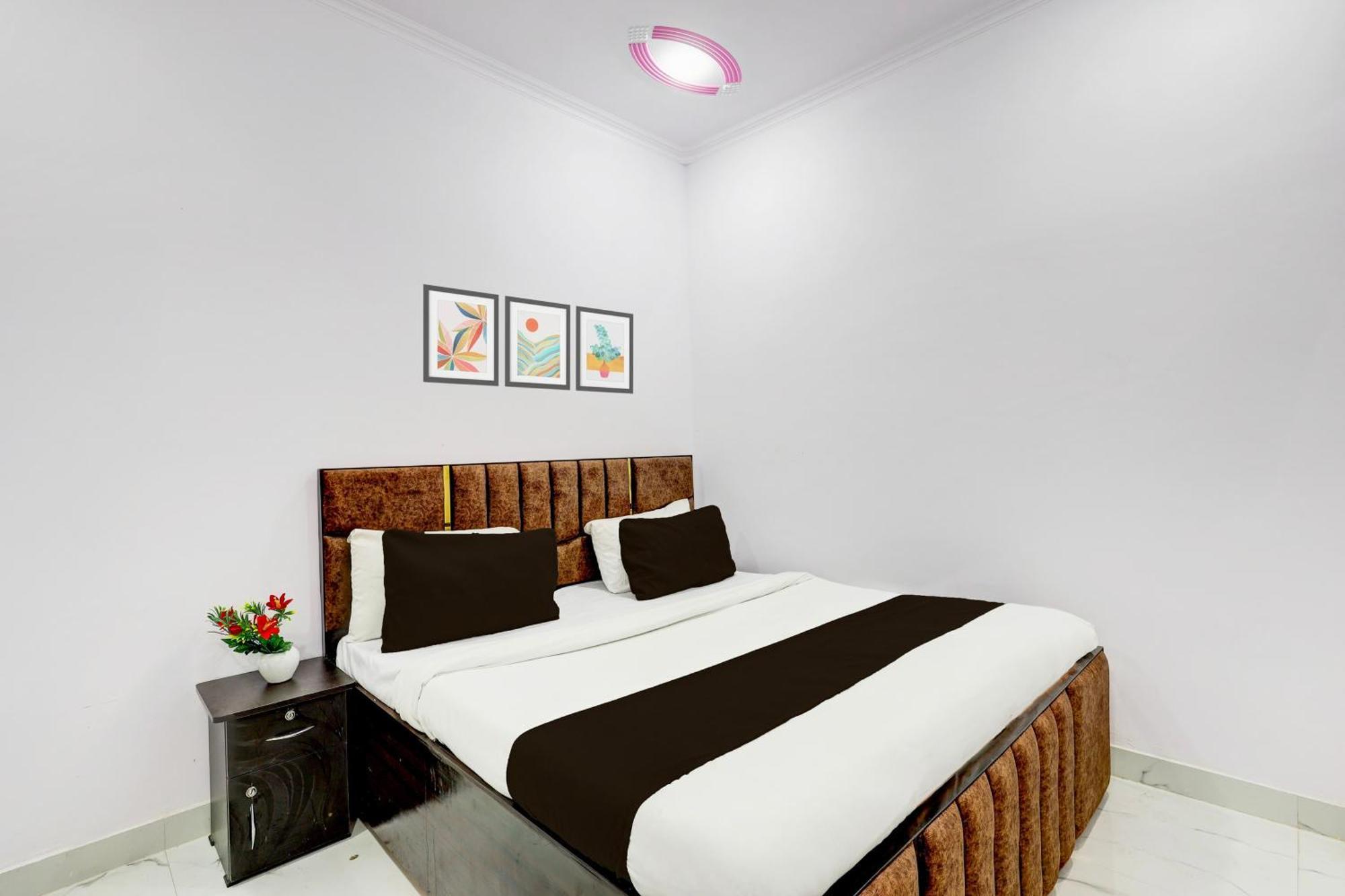 Hotel The Arrow Near Paschim Vihar Delhi  Buitenkant foto