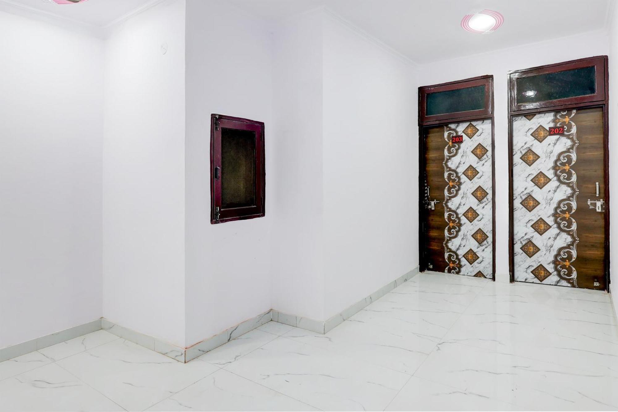 Hotel The Arrow Near Paschim Vihar Delhi  Buitenkant foto
